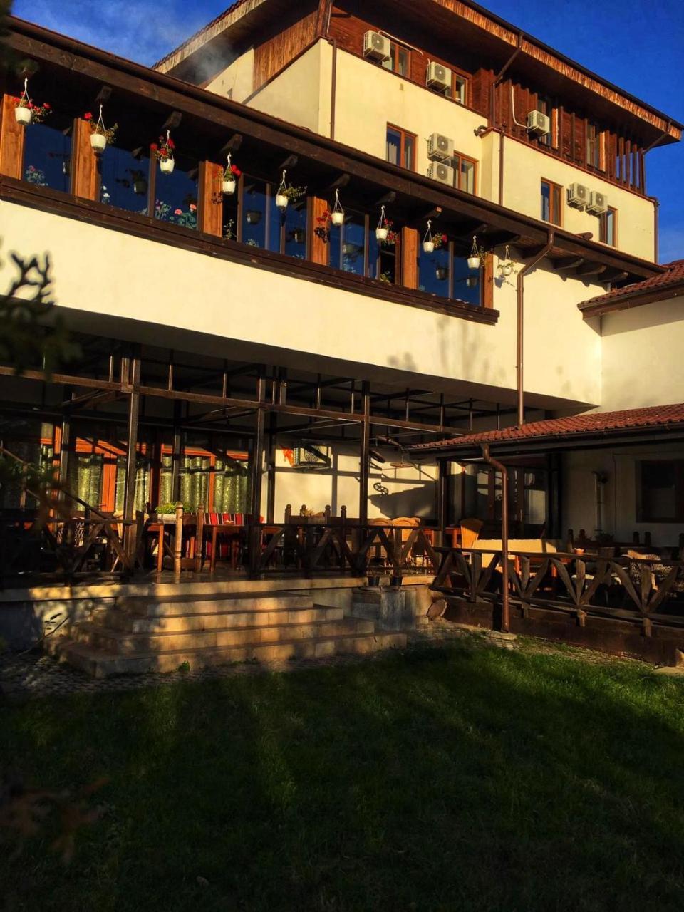 Hotel Casa Vlahilor Râmnicu Vâlcea Exteriör bild